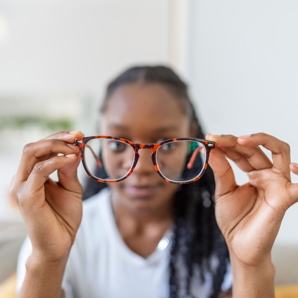 Cordon de lunettes : ringard ou de retour à la mode ?