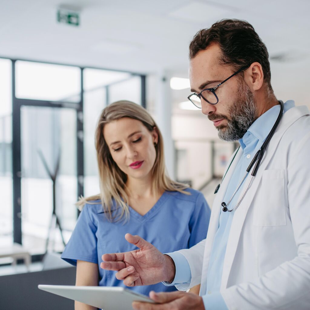 Pourquoi vérifier le champ visuel et comment se déroule l’examen ?