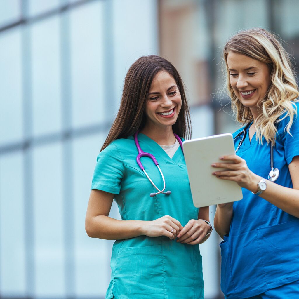 L’opération des yeux pour la presbytie : une solution innovante grâce aux implants multifocaux