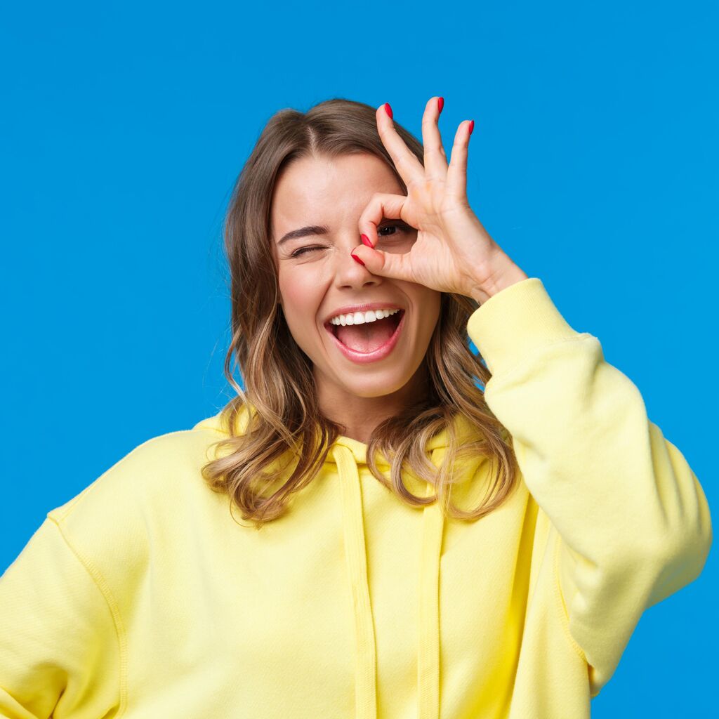 Pourquoi est-ce que je vois flou sur les côtés ?