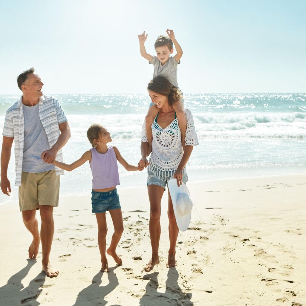 Peut-on porter des lentilles à la plage et se baigner avec ?