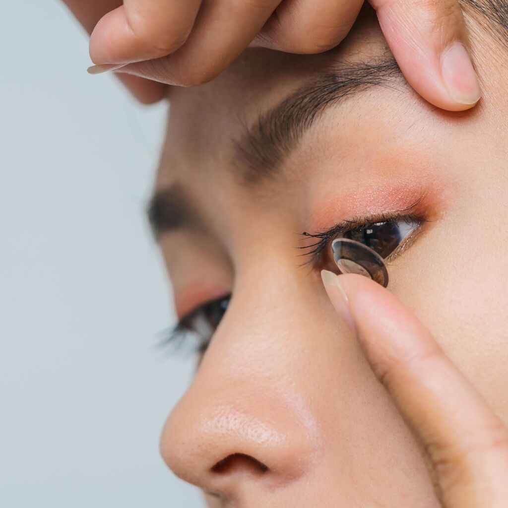 Voyager en avion avec des lentilles : conseils et précautions