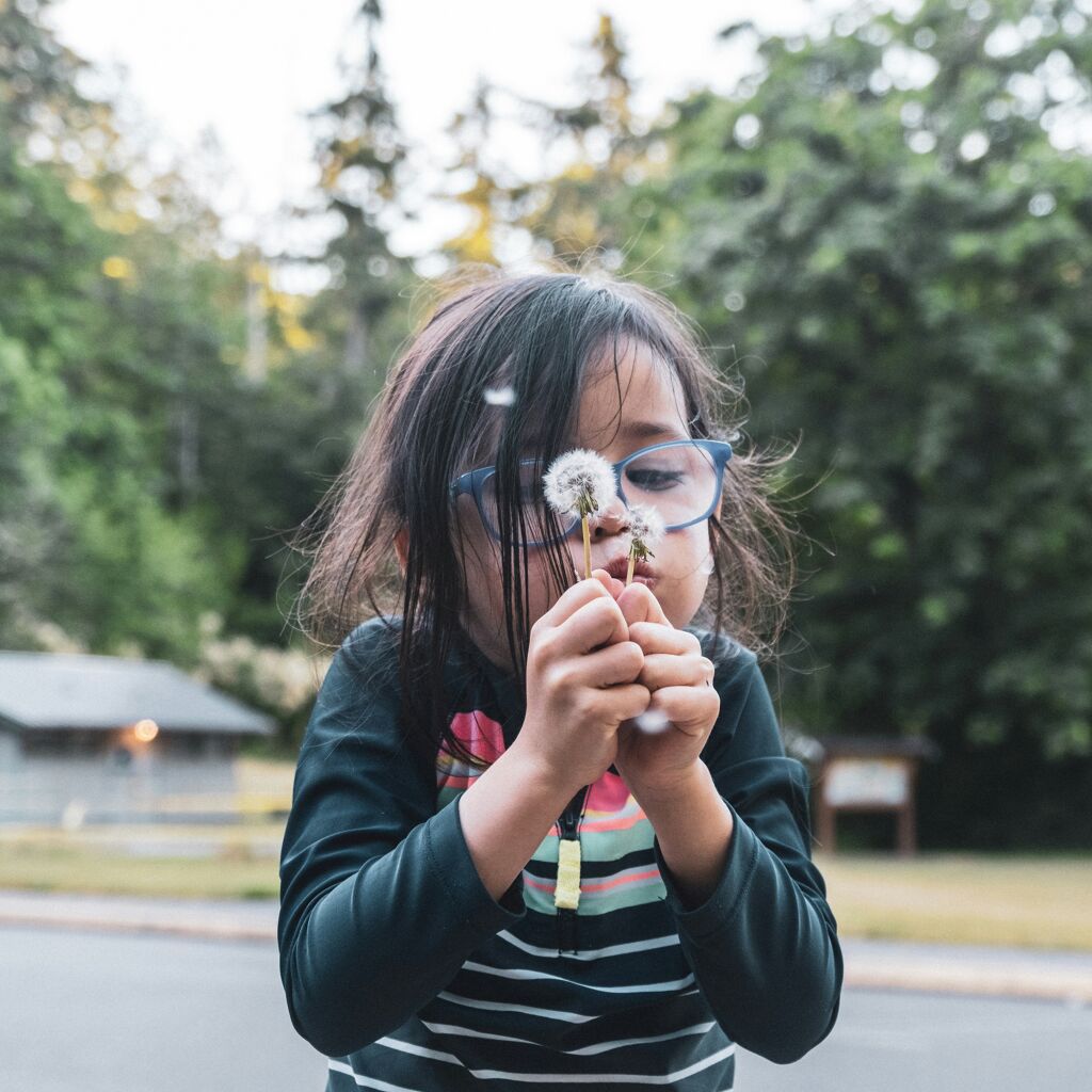 Les lunettes anti-lumière bleue sont-elles vraiment utiles aux enfants ?
