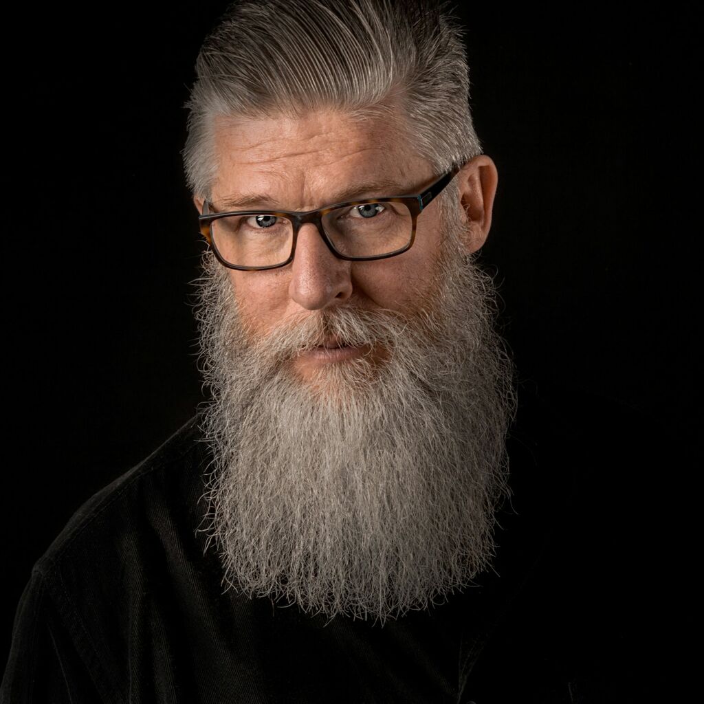 Lunettes et barbe : le duo style à ne pas rater !