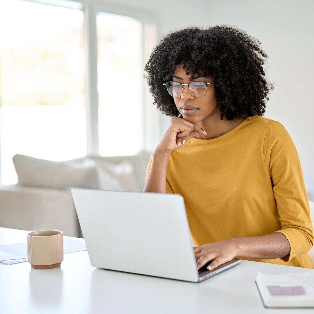 Écrans et yeux fatigués : l’intérêt des lunettes de repos