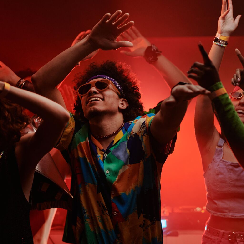 Sublimez votre visage rond avec la bonne paire de lunettes de soleil