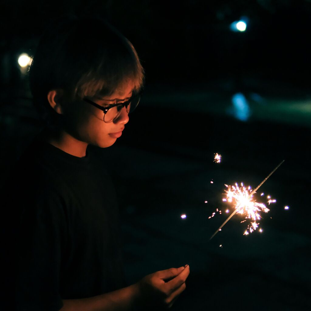 Lunettes et tenues de soirée : comment briller sans reflet
