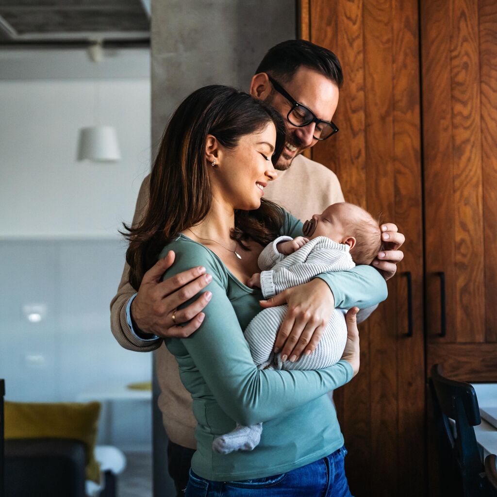 Votre bébé ne vous regarde pas et ne suit pas les objets en mouvement