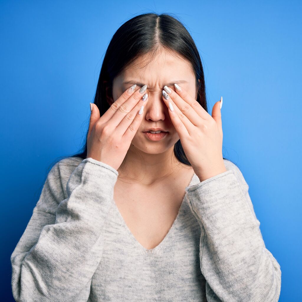 Causes et traitements du mal de tête derrière les yeux