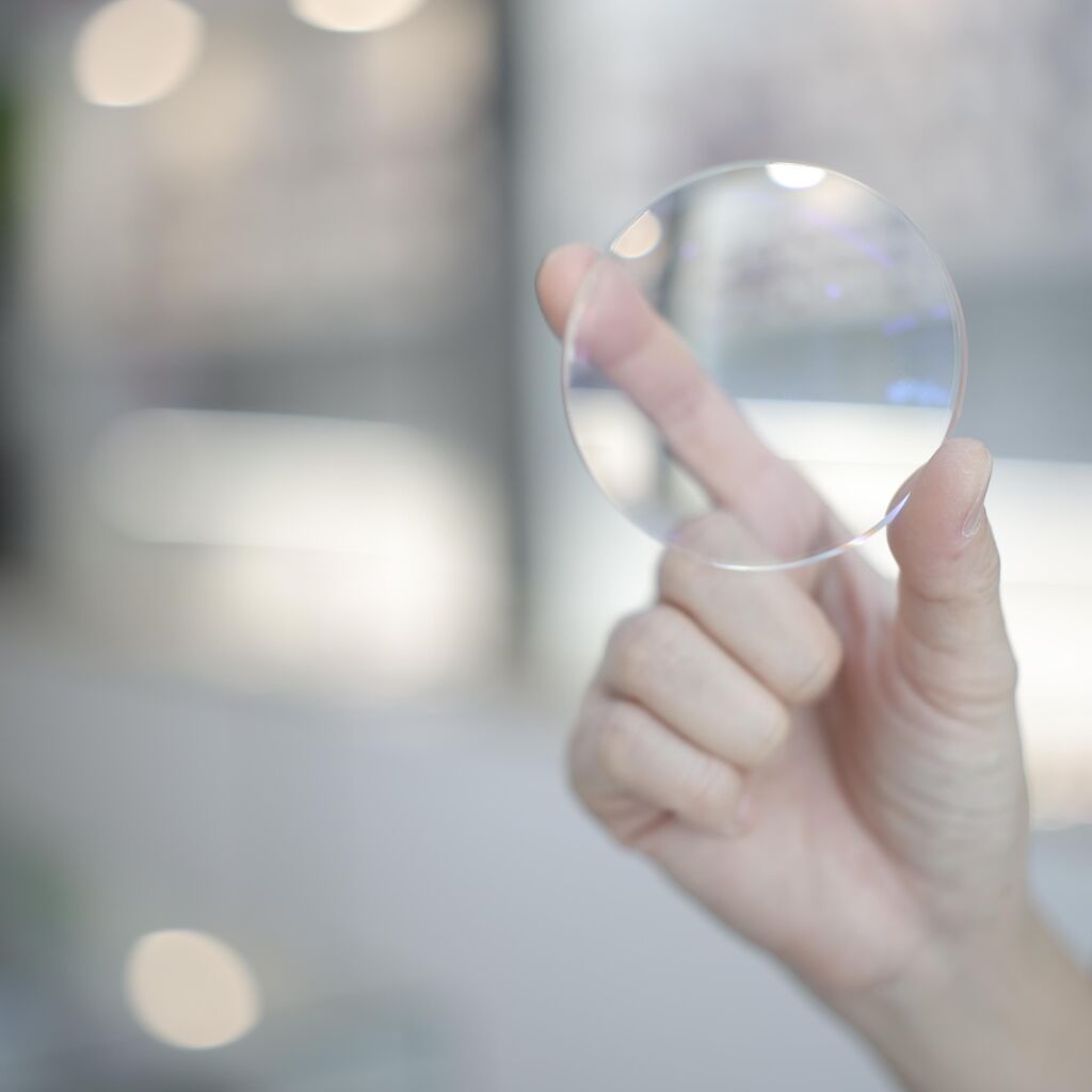 Choisir la couleur de vos verres de correction : nos conseils d’experts