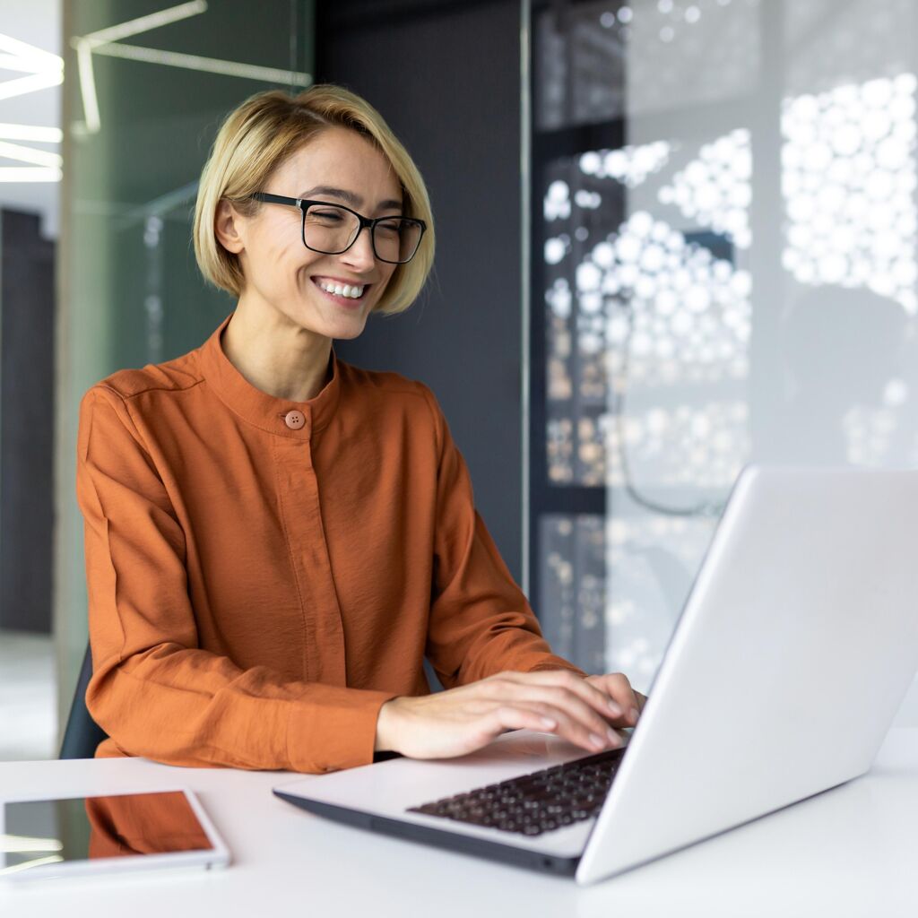 Verres progressifs et position ordinateur : optimiser votre confort visuel