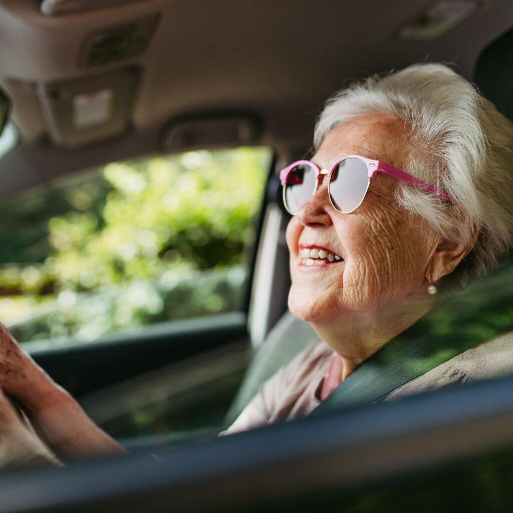 Quelles lunettes pour yeux tombants : conseils en visagisme