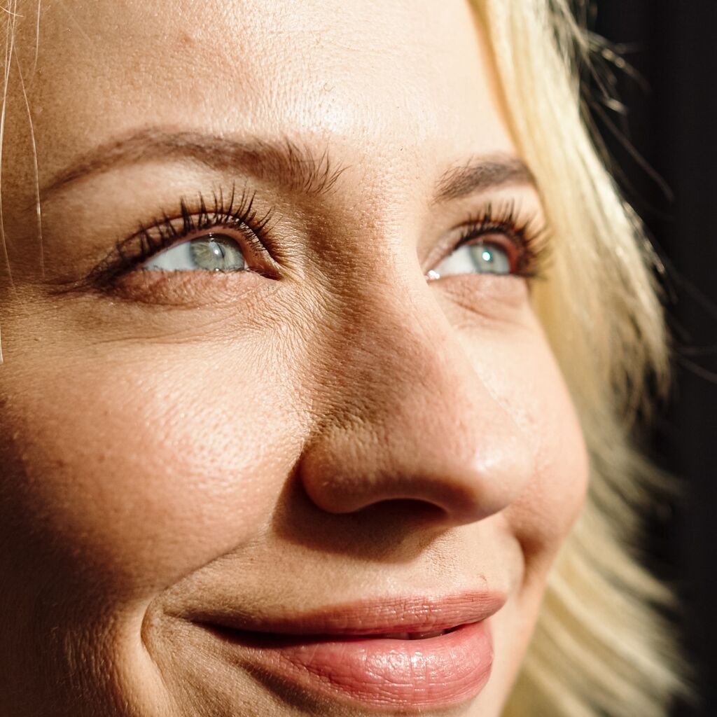 Yeux gonflés : causes, symptômes et solutions